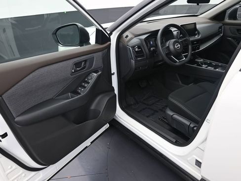 Used 2023 Nissan Rogue S FWD image 10