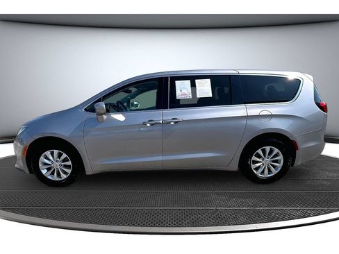 Certified 2019 Chrysler Pacifica Touring Plus FWD image 17