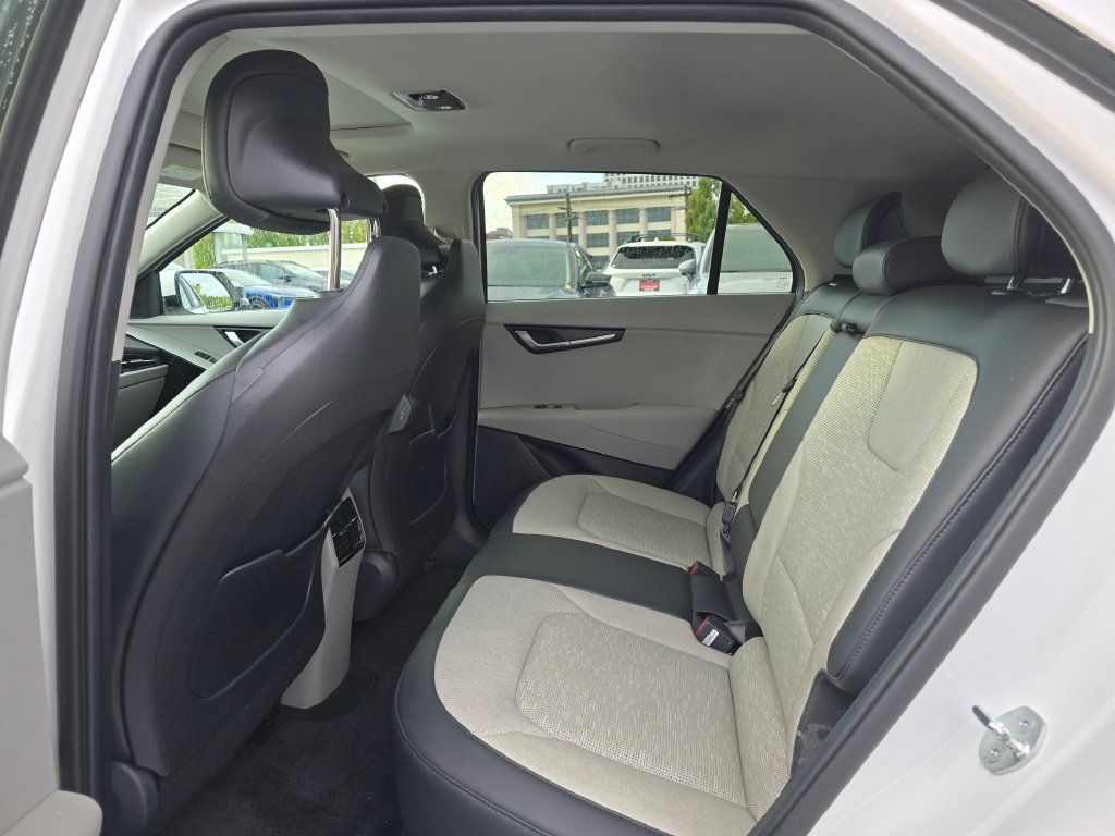 Certified 2023 Kia Niro Wave w/ Wave Preserve Package FWD image 18
