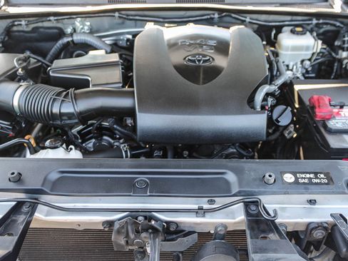 Used 2017 Toyota Tacoma TRD Sport image 27