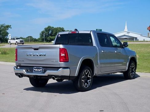 Used 2025 RAM 1500 Laramie AWD/4WD image 7