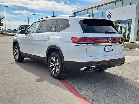 New 2026 Volkswagen Atlas SE image 2