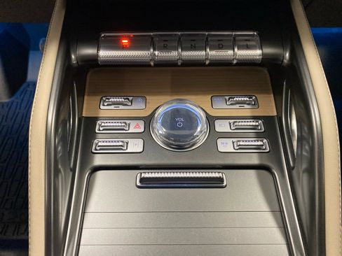 Used 2025 Lincoln Nautilus Reserve image 20