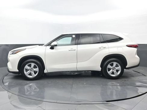 Used 2020 Toyota Highlander LE FWD image 23