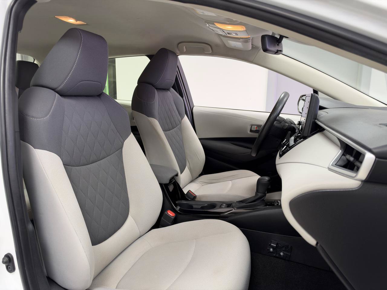 Used 2022 Toyota Corolla LE FWD image 12
