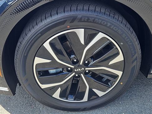 Certified 2023 Kia EV6 Wind AWD/4WD image 7