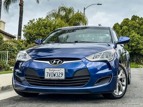 Used 2016 Hyundai Veloster FWD image 3