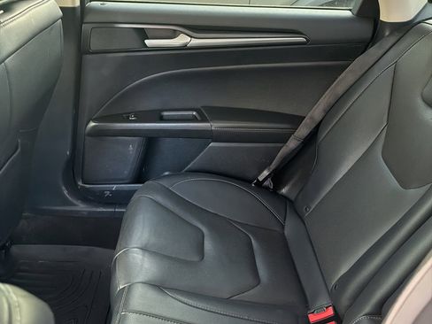 Used 2019 Ford Fusion Titanium image 9