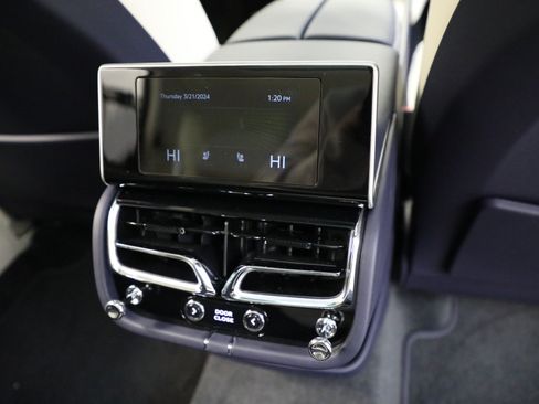 Used 2024 Bentley Bentayga Extended Wheelbase AWD/4WD image 38