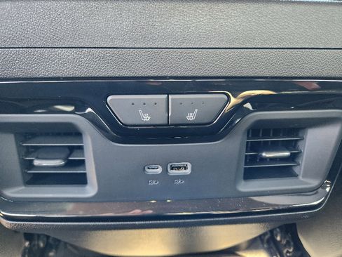 Used 2025 GMC Sierra 2500 AT4X image 29