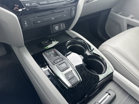 Used 2017 Honda Pilot Touring image 34