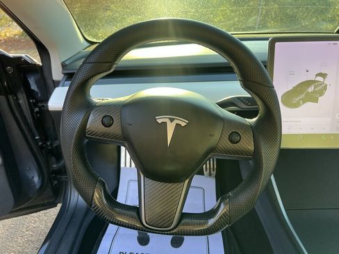 Used 2018 Tesla Model 3 Long Range image 16