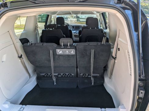 Used 2021 Chrysler Voyager LX FWD image 12