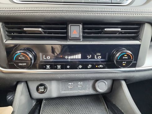 Used 2024 Nissan Rogue SV FWD image 28