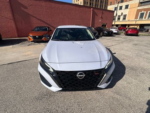 Certified 2025 Nissan Altima 2.5 SR FWD image 11