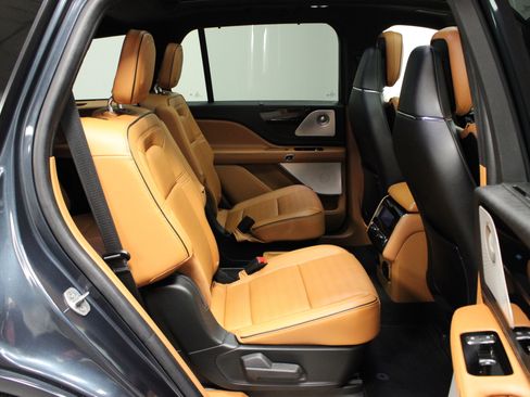 Used 2023 Lincoln Aviator Black Label w/ Class IV Trailer Tow Package image 17