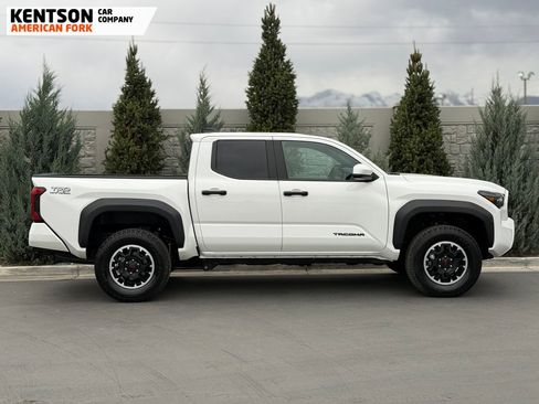 Used 2025 Toyota Tacoma TRD Off-Road image 11