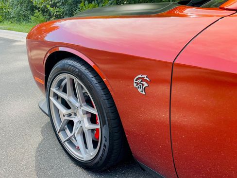 Used 2022 Dodge Challenger SRT Hellcat w/ Plus Package RWD image 3