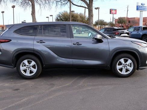 Used 2024 Toyota Highlander LE image 10