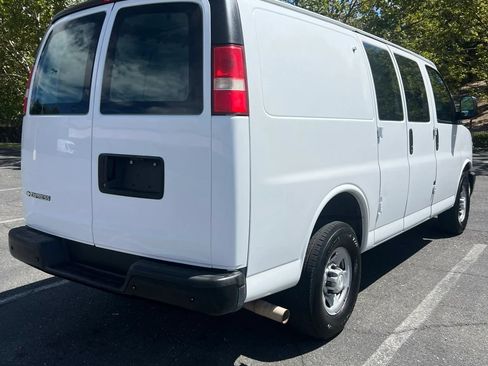 Used 2015 Chevrolet Express 2500 RWD image 5