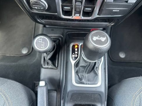 Used 2024 Jeep Wrangler Unlimited Sport AWD/4WD image 33