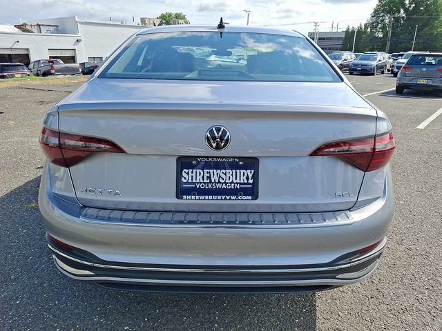 Used 2024 Volkswagen Jetta SEL FWD image 5