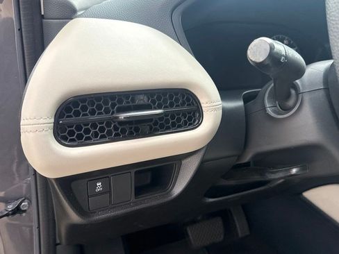Used 2023 Honda HR-V LX image 12