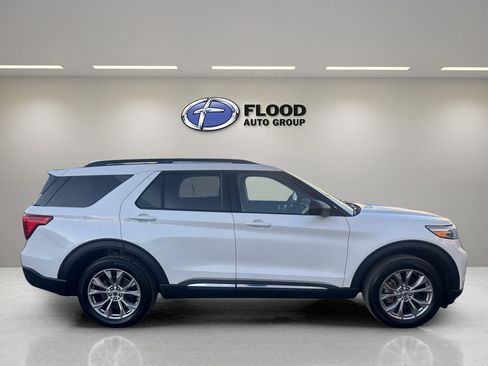Used 2022 Ford Explorer XLT w/ Equipment Group 202A image 4