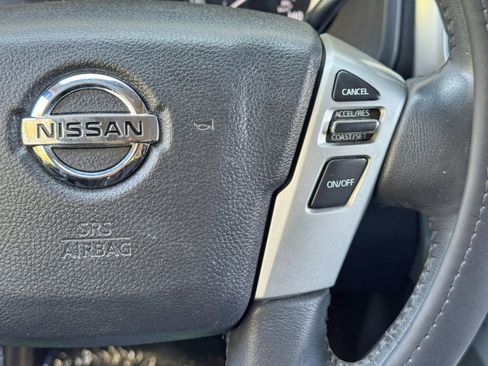 Used 2018 Nissan Titan SV w/ SV Convenience Package image 18