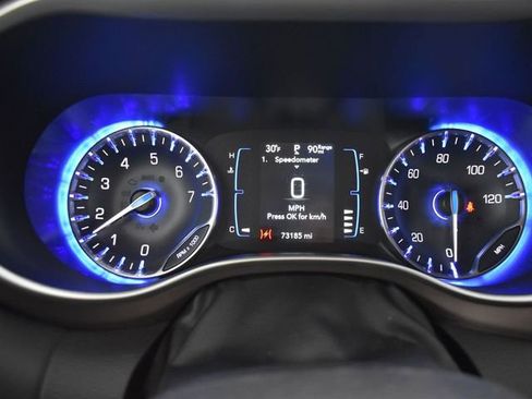 Used 2023 Chrysler Voyager LX image 18