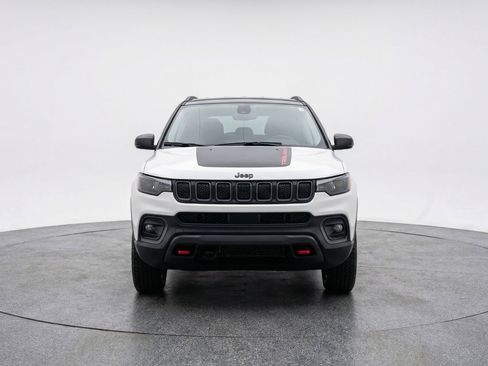 Used 2025 Jeep Compass Trailhawk AWD/4WD image 2