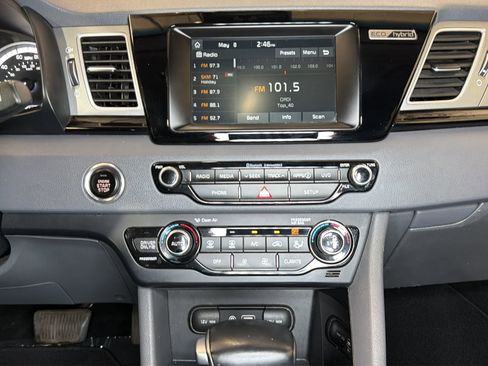Used 2017 Kia Niro EX FWD image 16