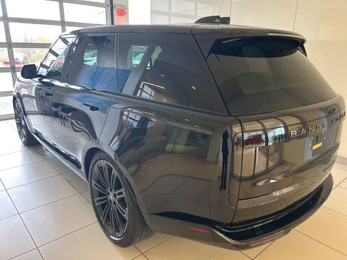 Used 2024 Land Rover Range Rover SE image 2