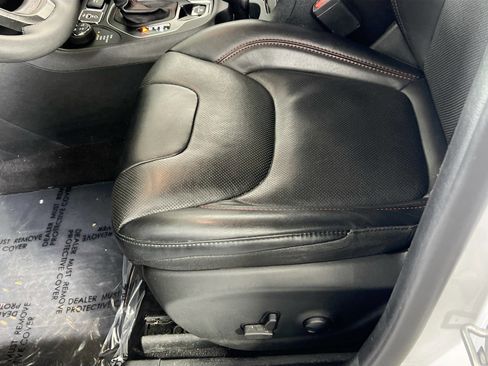 Used 2022 Jeep Cherokee Trailhawk w/ Premium Leather Package image 18