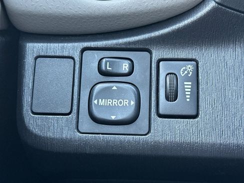 Used 2013 Toyota Yaris LE image 38