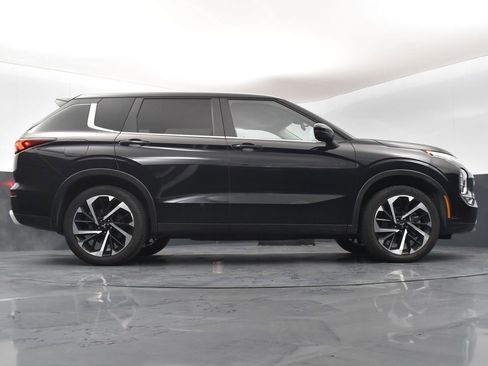 Used 2024 Mitsubishi Outlander SE image 16