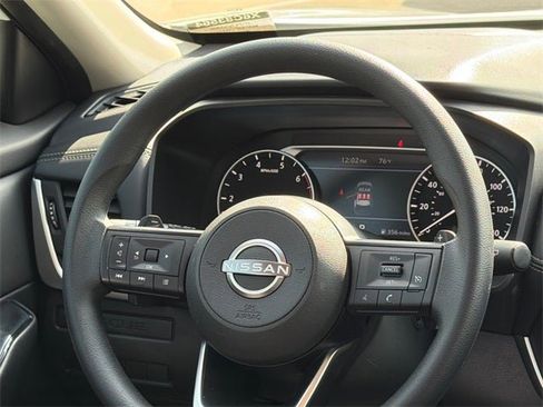 Used 2024 Nissan Rogue S image 14