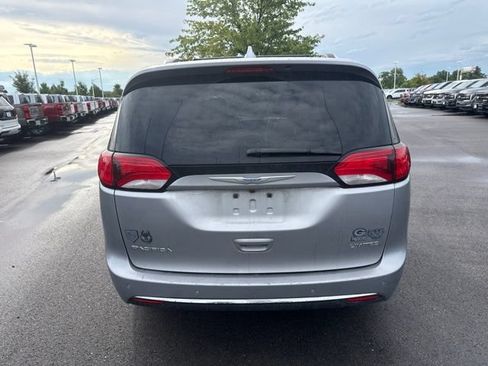 Used 2017 Chrysler Pacifica Limited FWD image 5