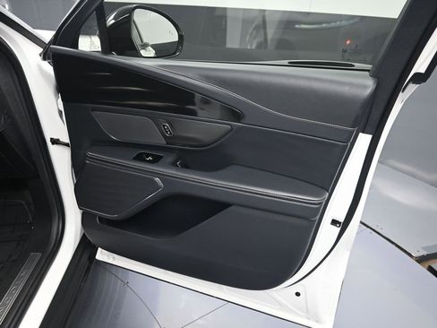 Used 2024 Lincoln Nautilus Reserve w/ Jet Appearance Package (87T) image 37