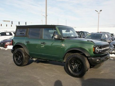 Used 2023 Ford Bronco Wildtrak image 2