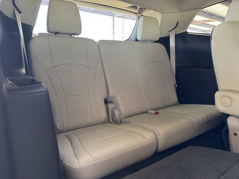 Used 2021 Buick Enclave Essence w/ Sound and Sites Package image 40