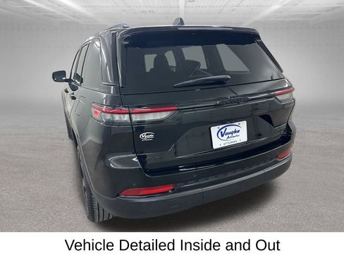 Used 2023 Jeep Grand Cherokee Limited w/ Black Appearance Package image 10