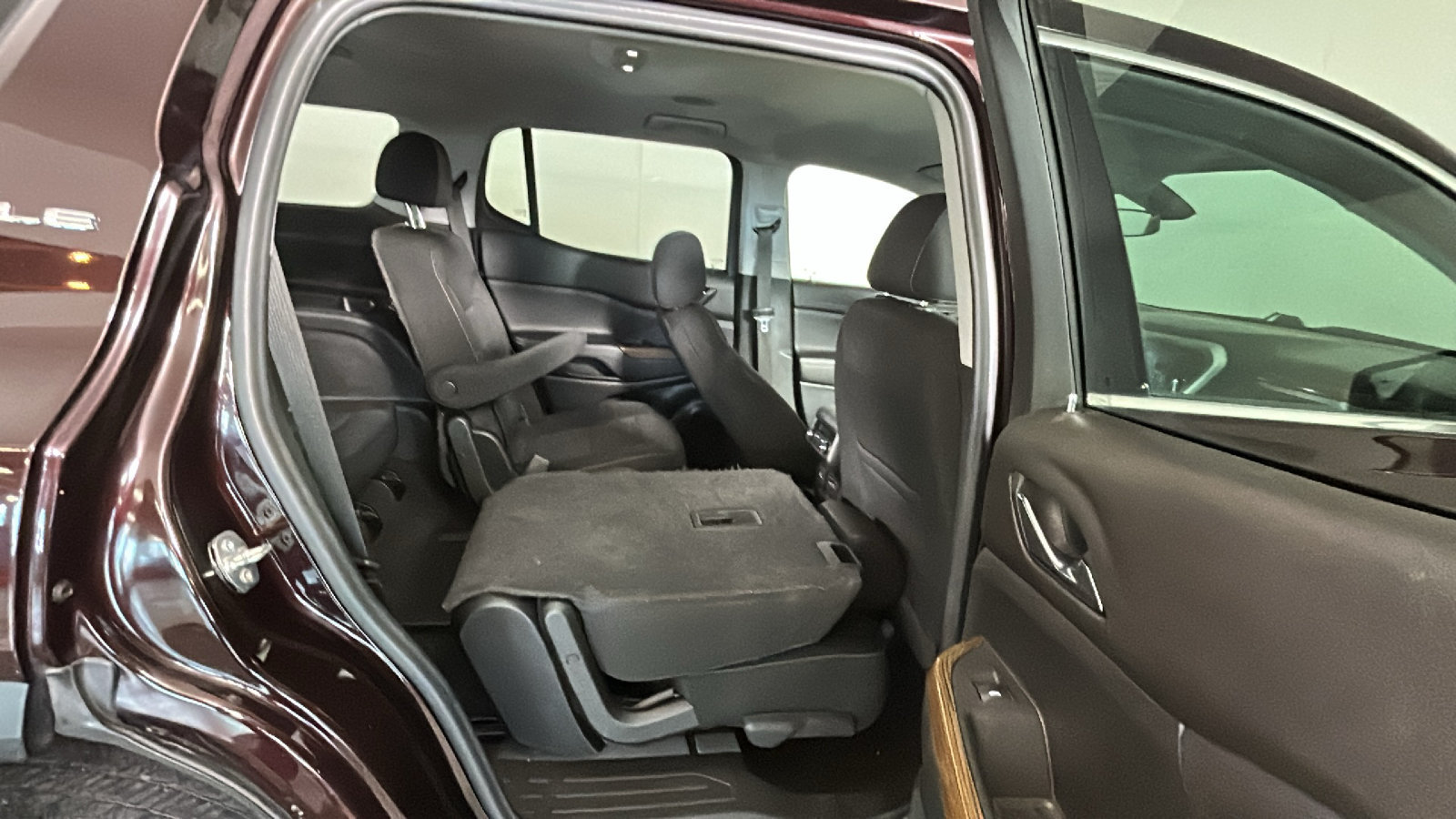 Used 2020 GMC Acadia SLE w/ Driver Convenience Package FWD image 35