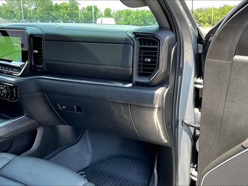 Used 2025 Chevrolet Silverado 1500 LTZ AWD/4WD image 27