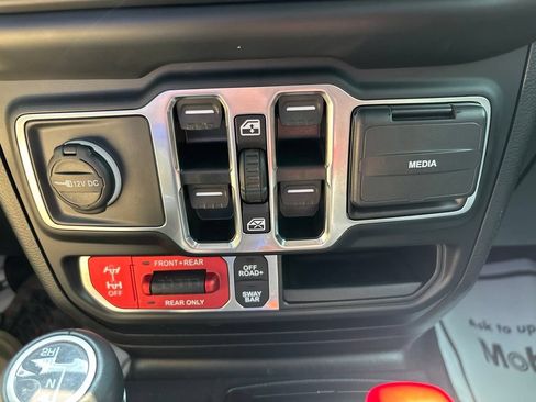 Used 2021 Jeep Wrangler Unlimited Rubicon AWD/4WD image 26