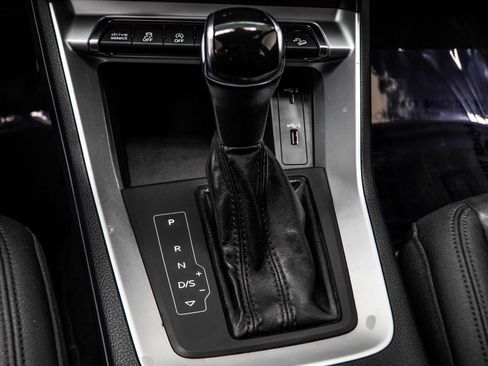 Used 2019 Audi Q3 2.0T Premium w/ Convenience Package AWD/4WD image 21
