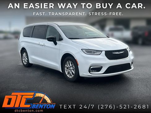 Used 2024 Chrysler Pacifica Touring-L FWD image 1