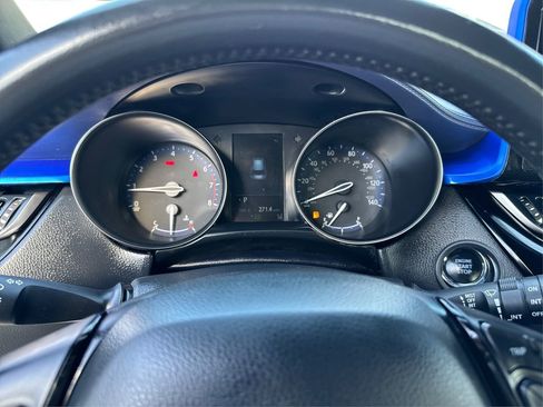 Used 2022 Toyota C-HR XLE image 19