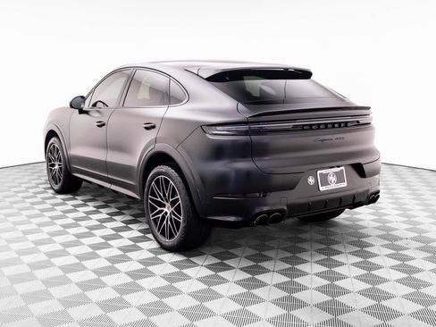 Certified 2025 Porsche Cayenne GTS AWD/4WD image 3