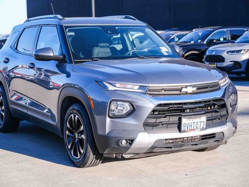 Used 2021 Chevrolet TrailBlazer LT FWD image 3